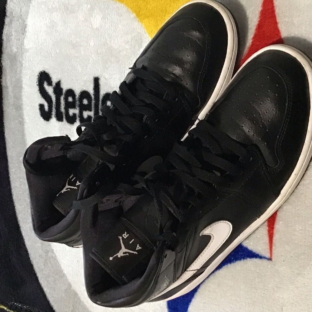 Jordan Women's Black and White Sneakers
